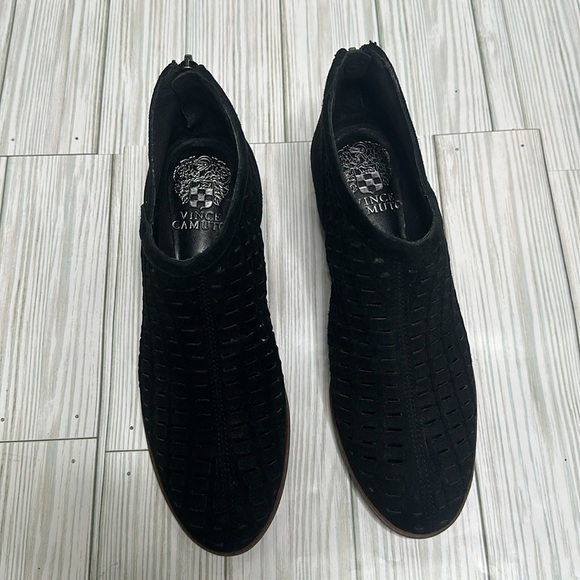 Vince Camuto Black Shoes Perforated Upper Leather Zip Ankle Booties Suede Size 6 - Picture 3 of 11